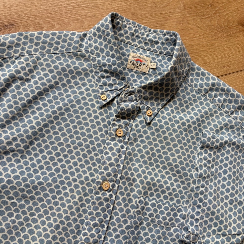 Faherty Brand Mens Indigo Dyed Scallop Print Short Sleeve Button Shirt Medium